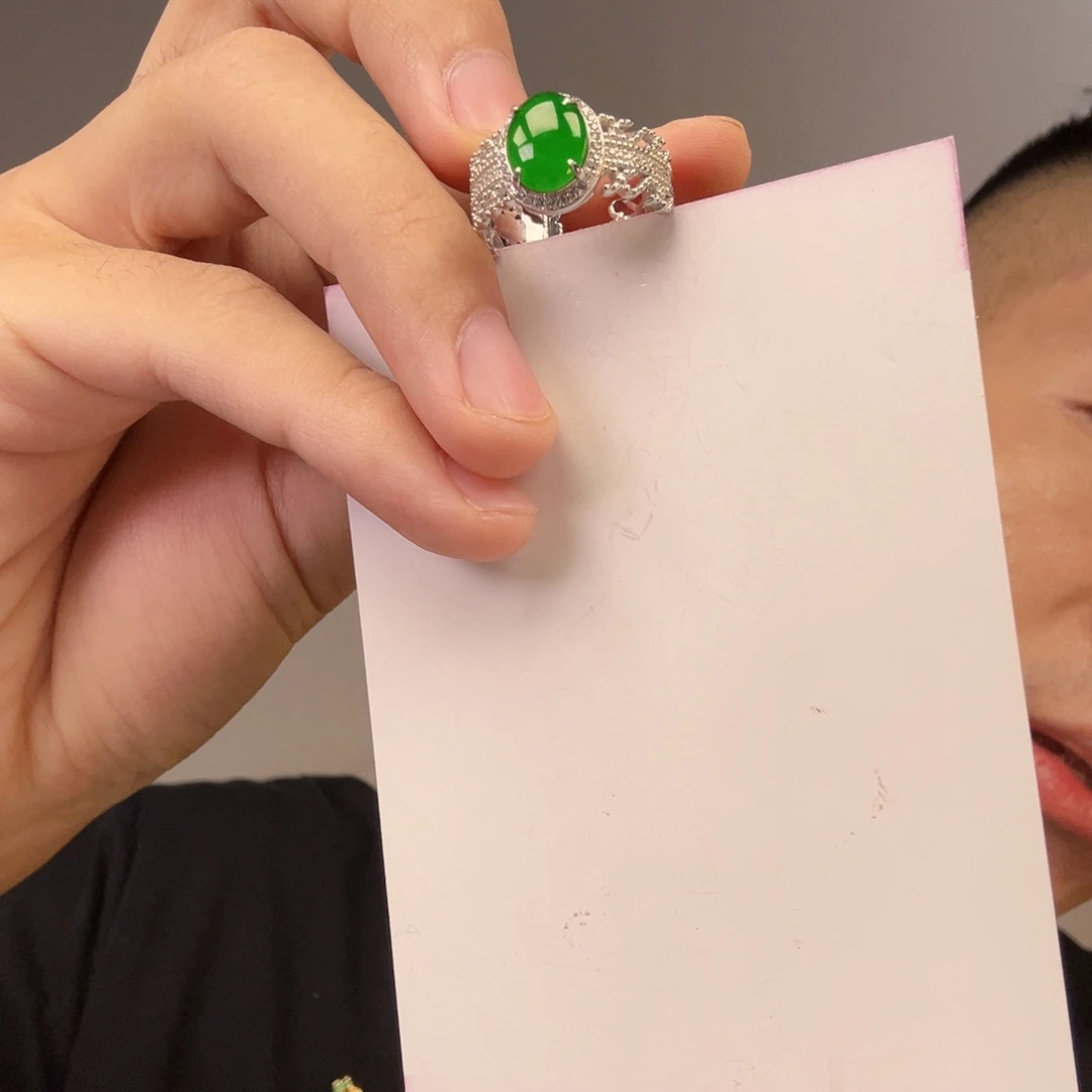 翡翠未镶嵌挂件一件