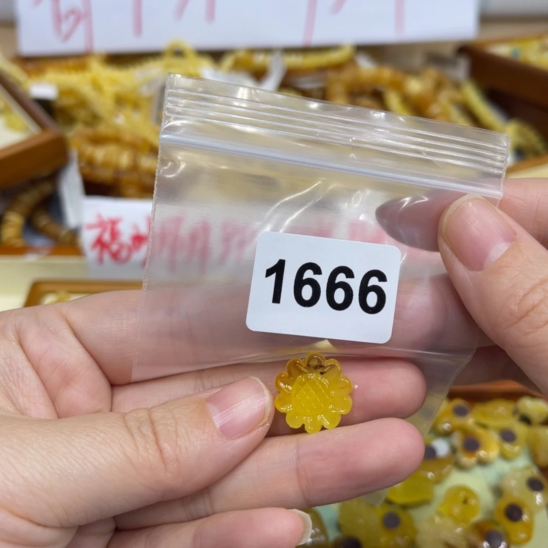 琥珀珠宝奇石未镶嵌