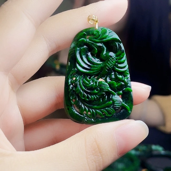 翡翠18K金镶嵌颈饰多样性