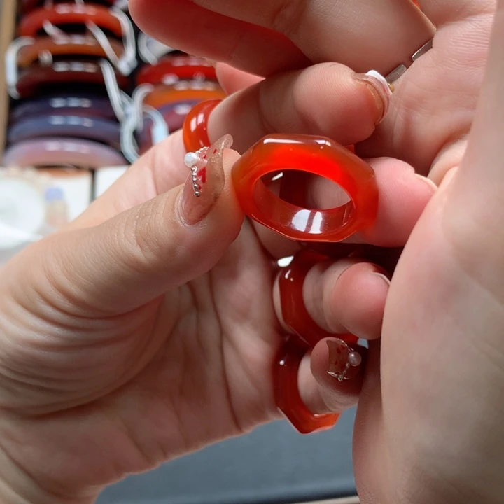 玛瑙/玉髓手镯未镶嵌檬*?