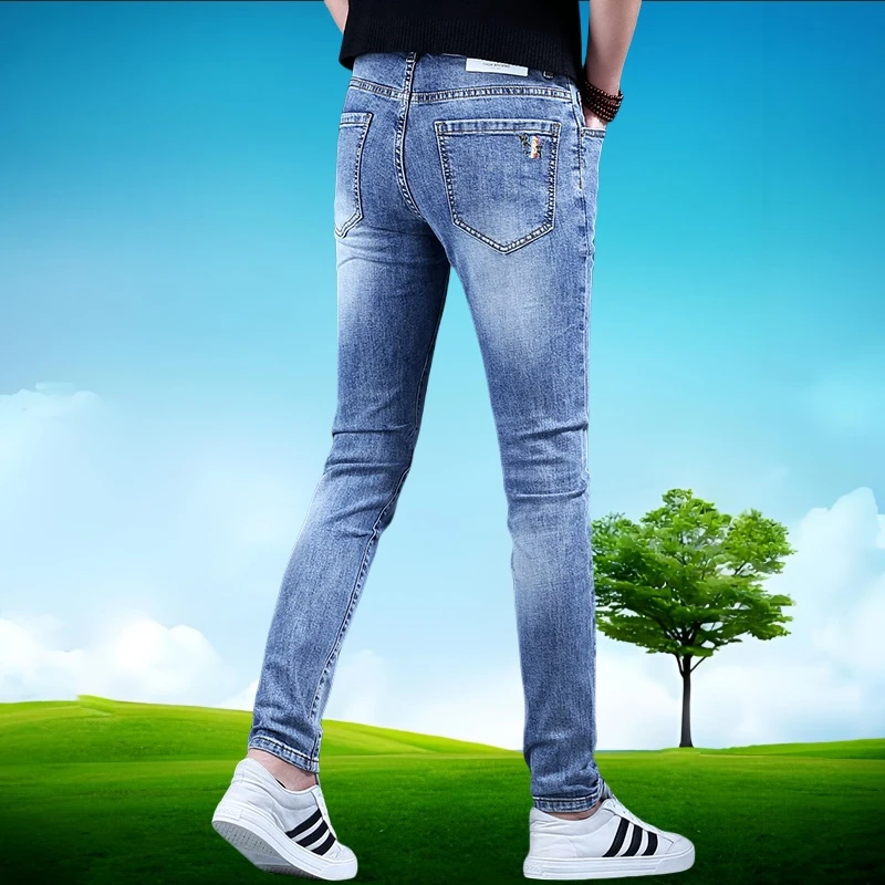 天蓝色牛仔裤2025新款男士蓝色牛仔裤男薄款韩版休闲修身小脚裤子