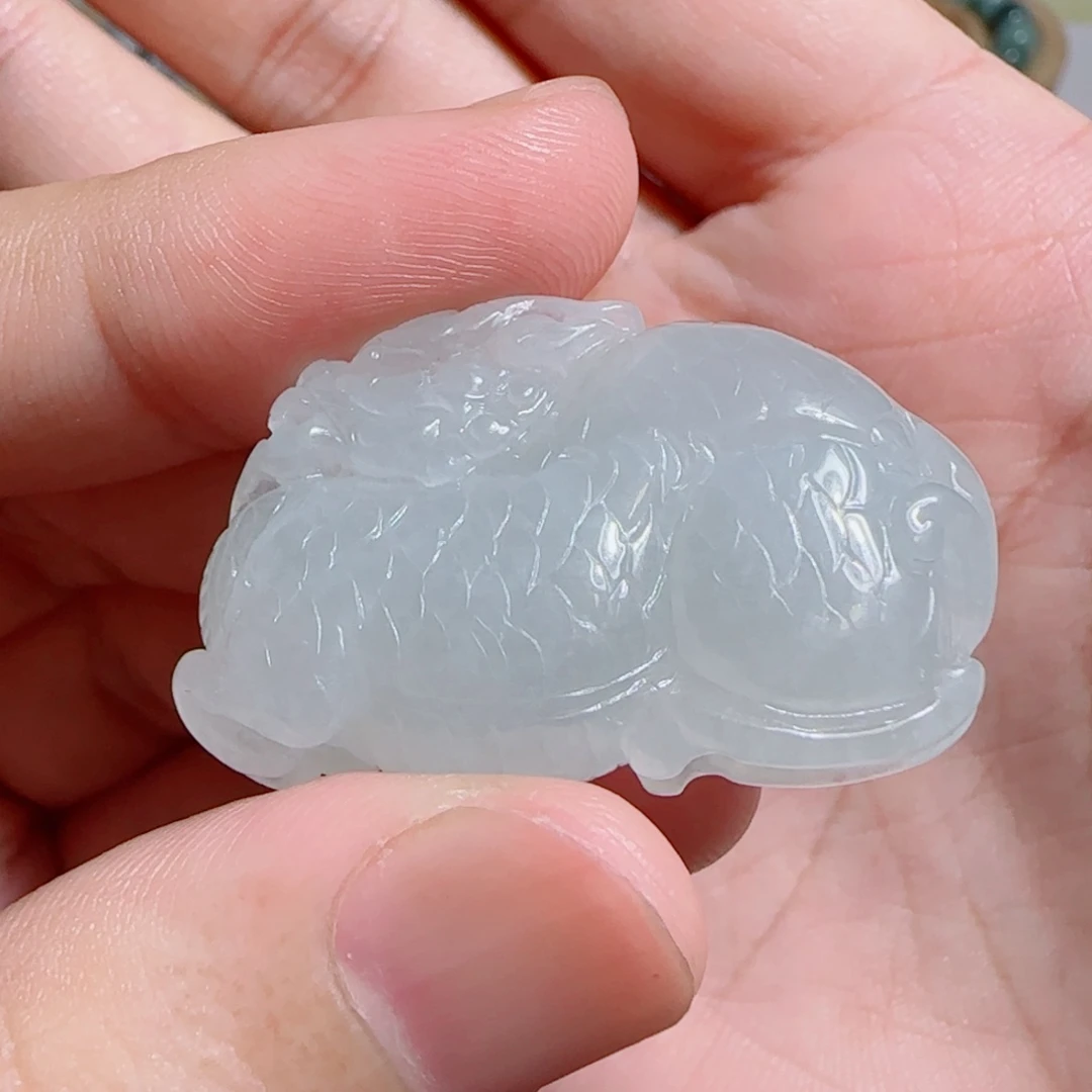 翡翠未镶嵌颈饰麒麟