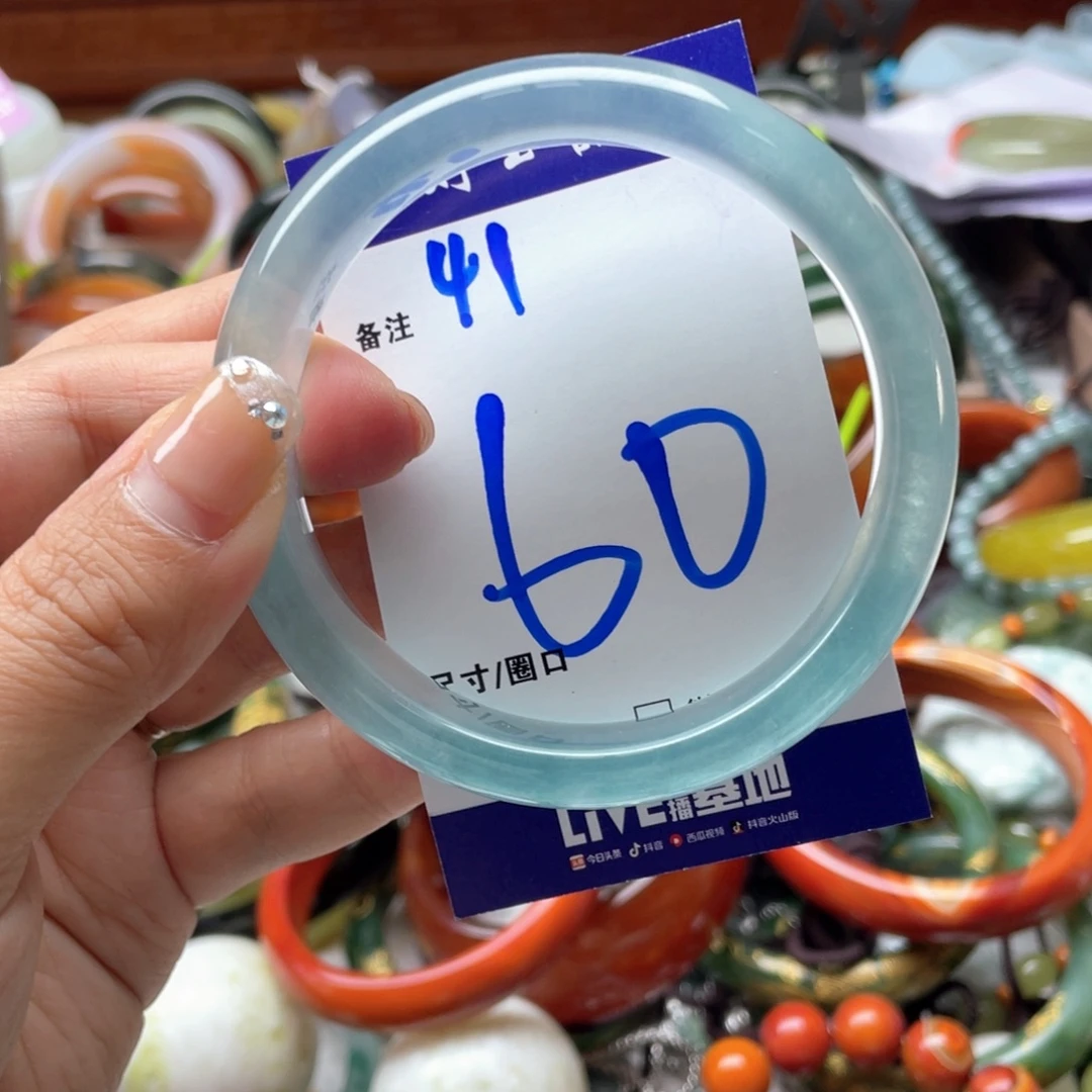 石英质玉未镶嵌颈饰