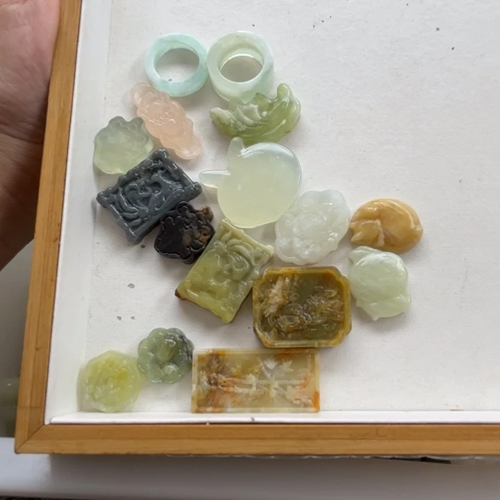未镶嵌蛇纹石玉颈饰