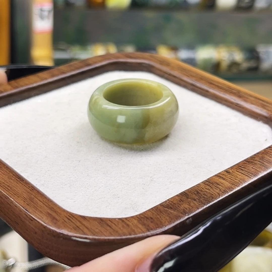 岫玉未镶嵌戒指18微瑕