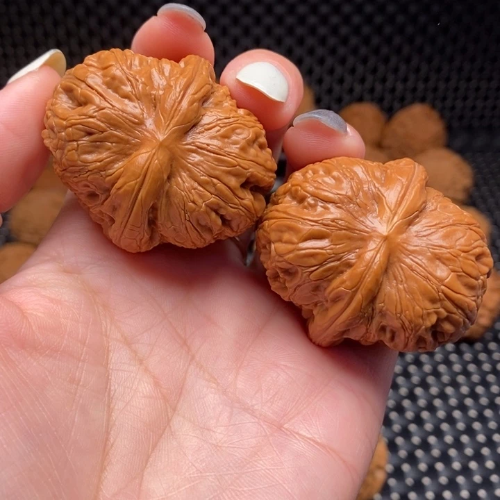 文玩核桃吊坠8元宝42