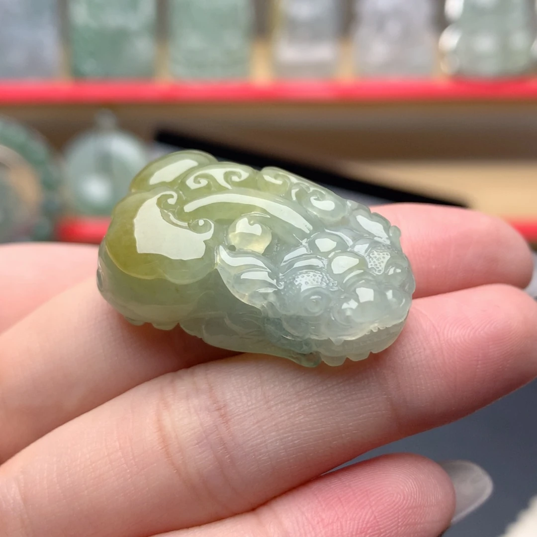 翡翠未镶嵌颈饰貔貅