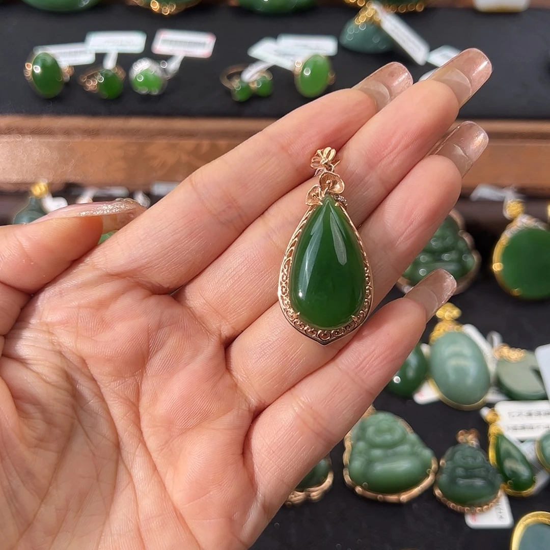 和田玉（碧玉）18K金镶嵌颈饰