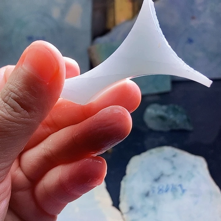 翡翠未镶嵌颈饰毛料13