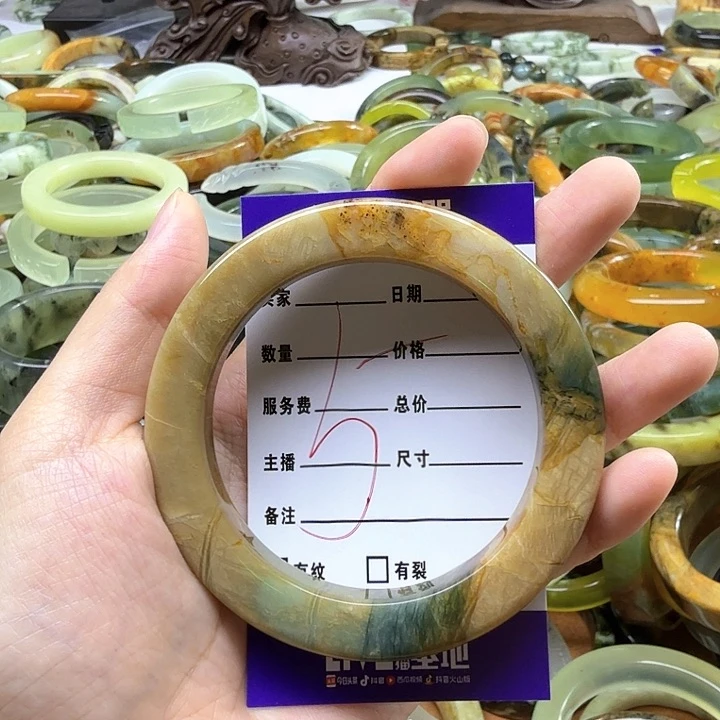 炫***手蛇纹石玉未镶嵌纯天然蛇纹石岫玉