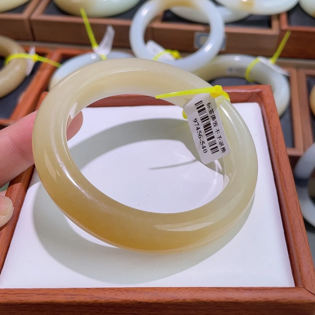 【闪购商品】和田玉手镯未镶嵌57