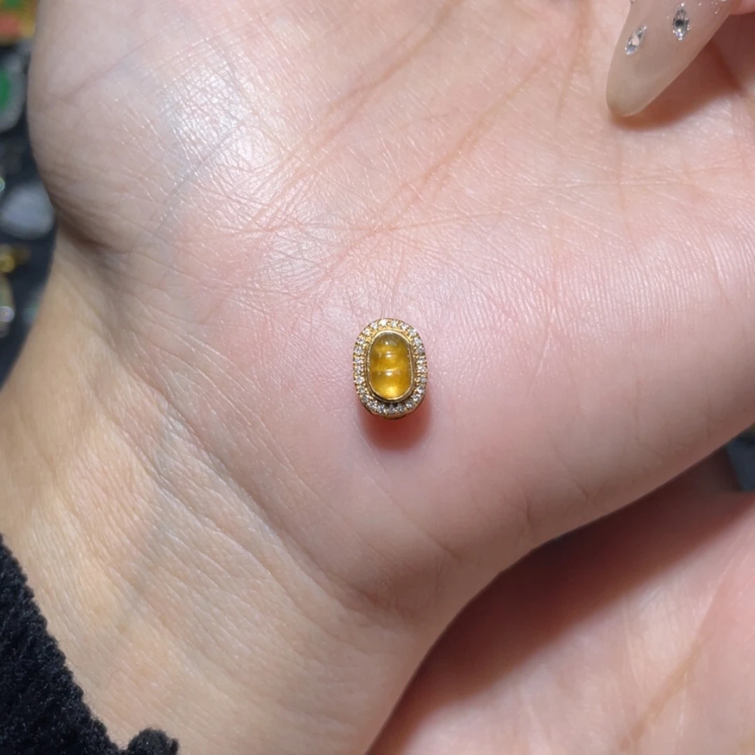 【闪购商品】颈饰18K金镶嵌翡翠