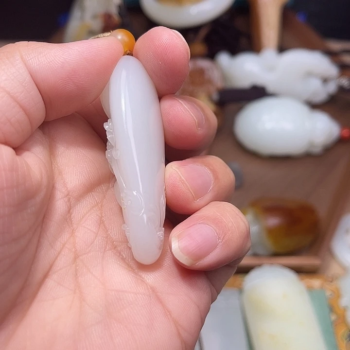 q***2和田玉未镶嵌颈饰