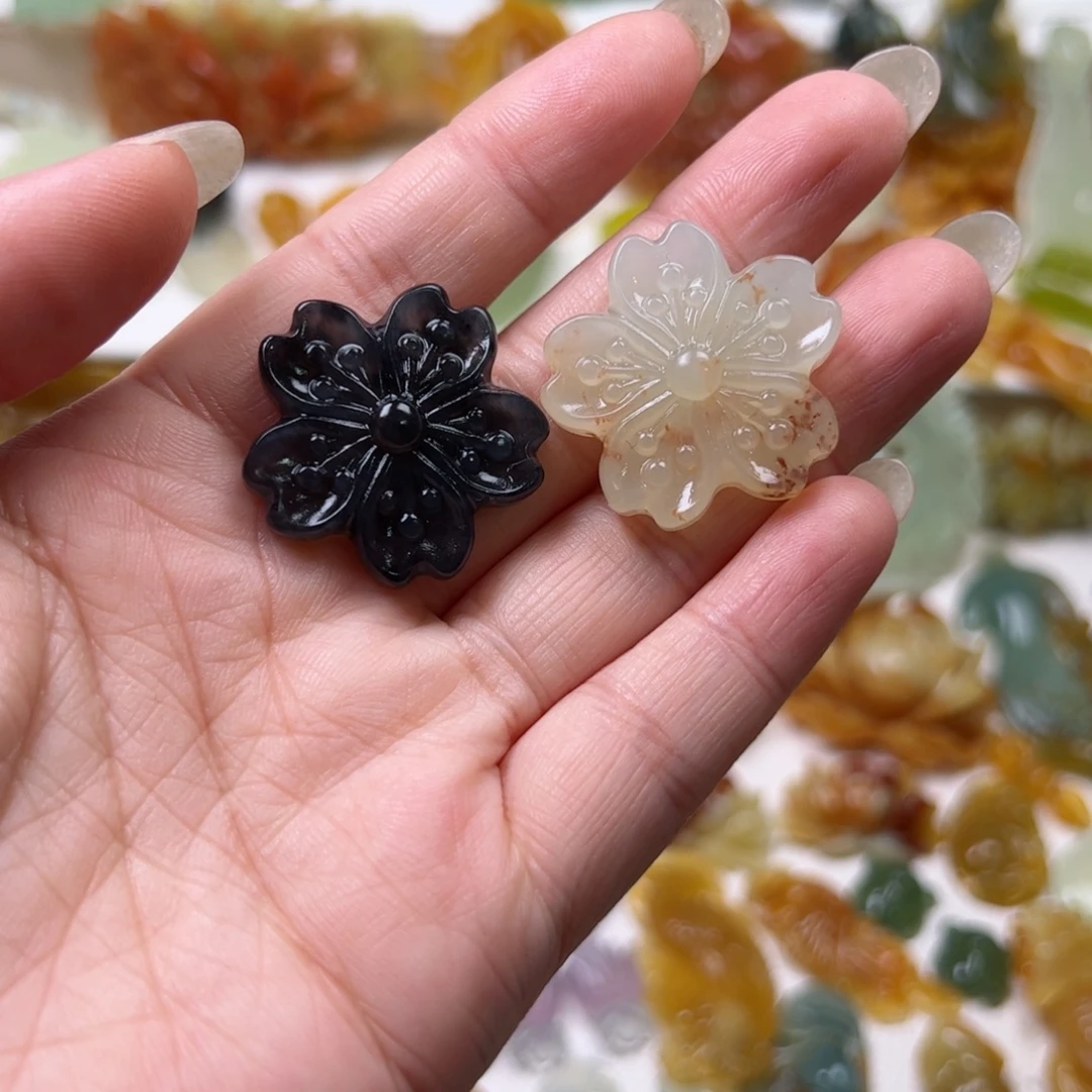 沅***清未镶嵌蛇纹石玉颈饰