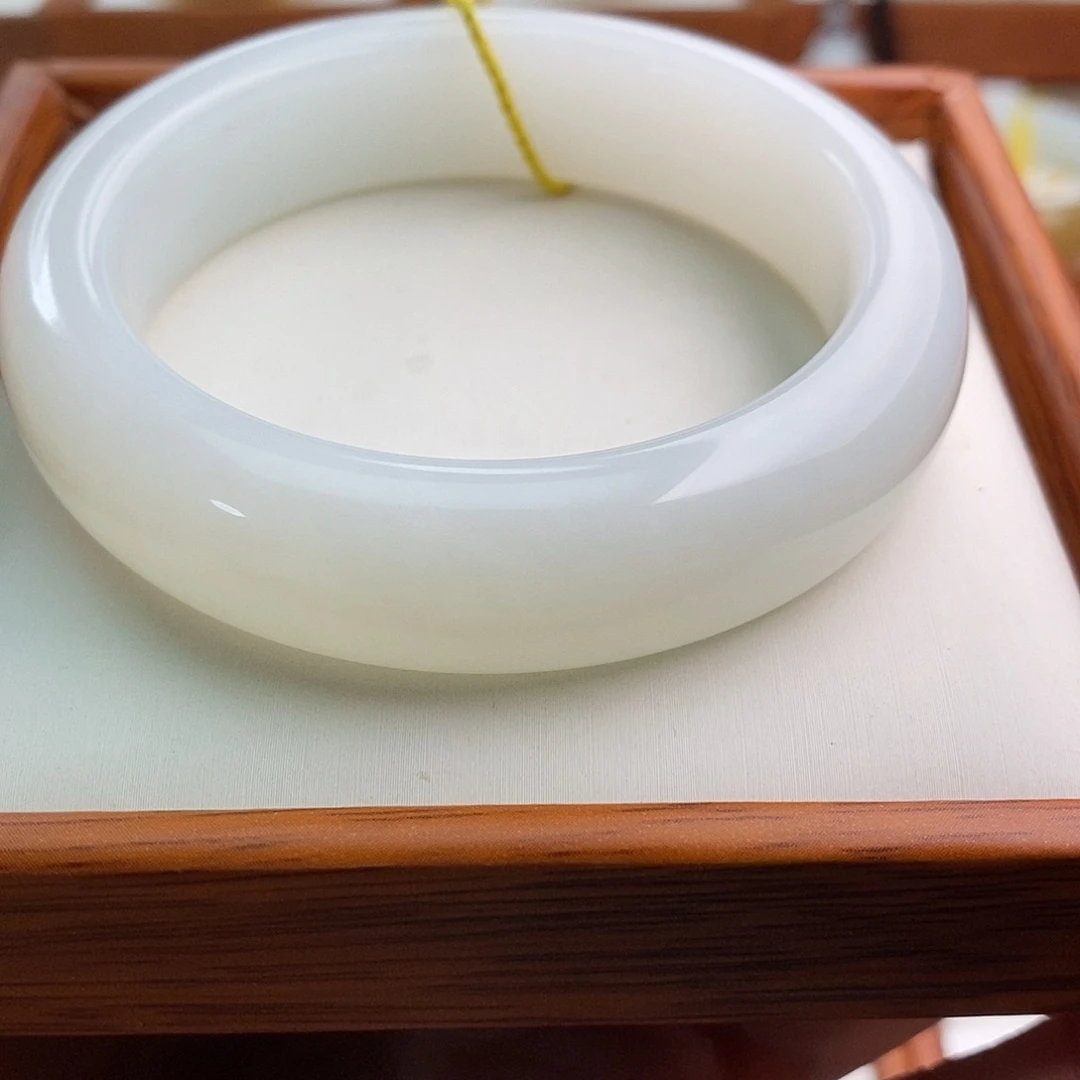 和田玉（白玉）未镶嵌手镯