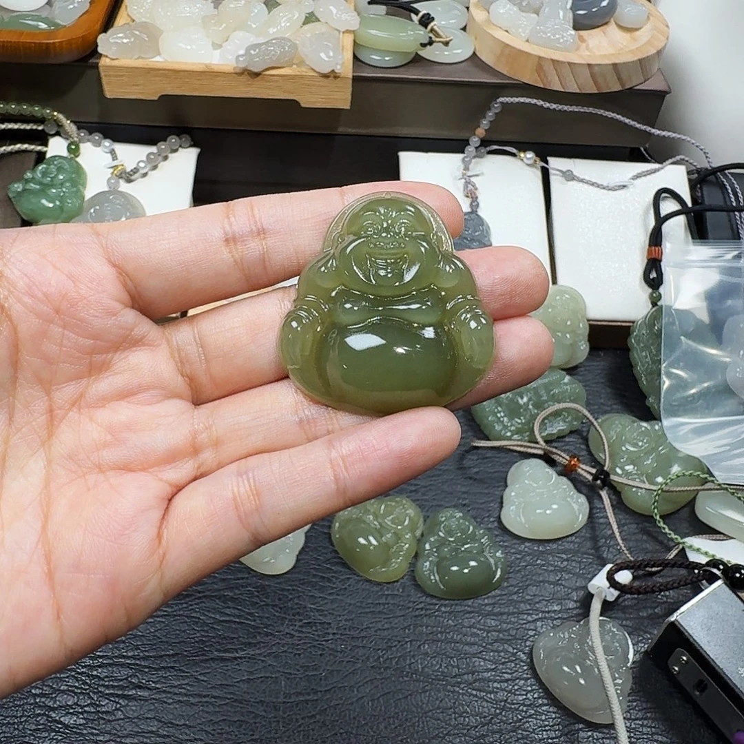 燕***子和田玉未镶嵌颈饰