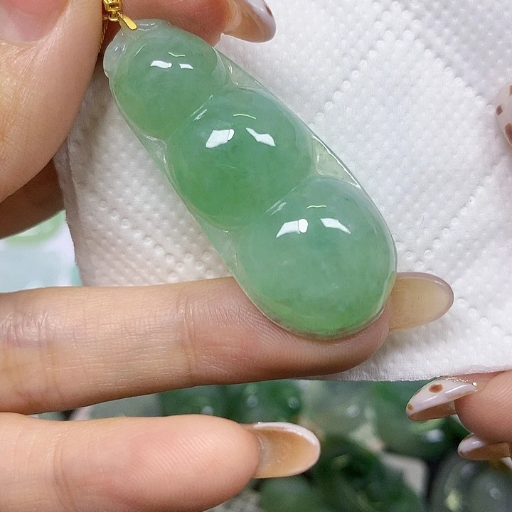 翡翠未镶嵌颈饰挂件