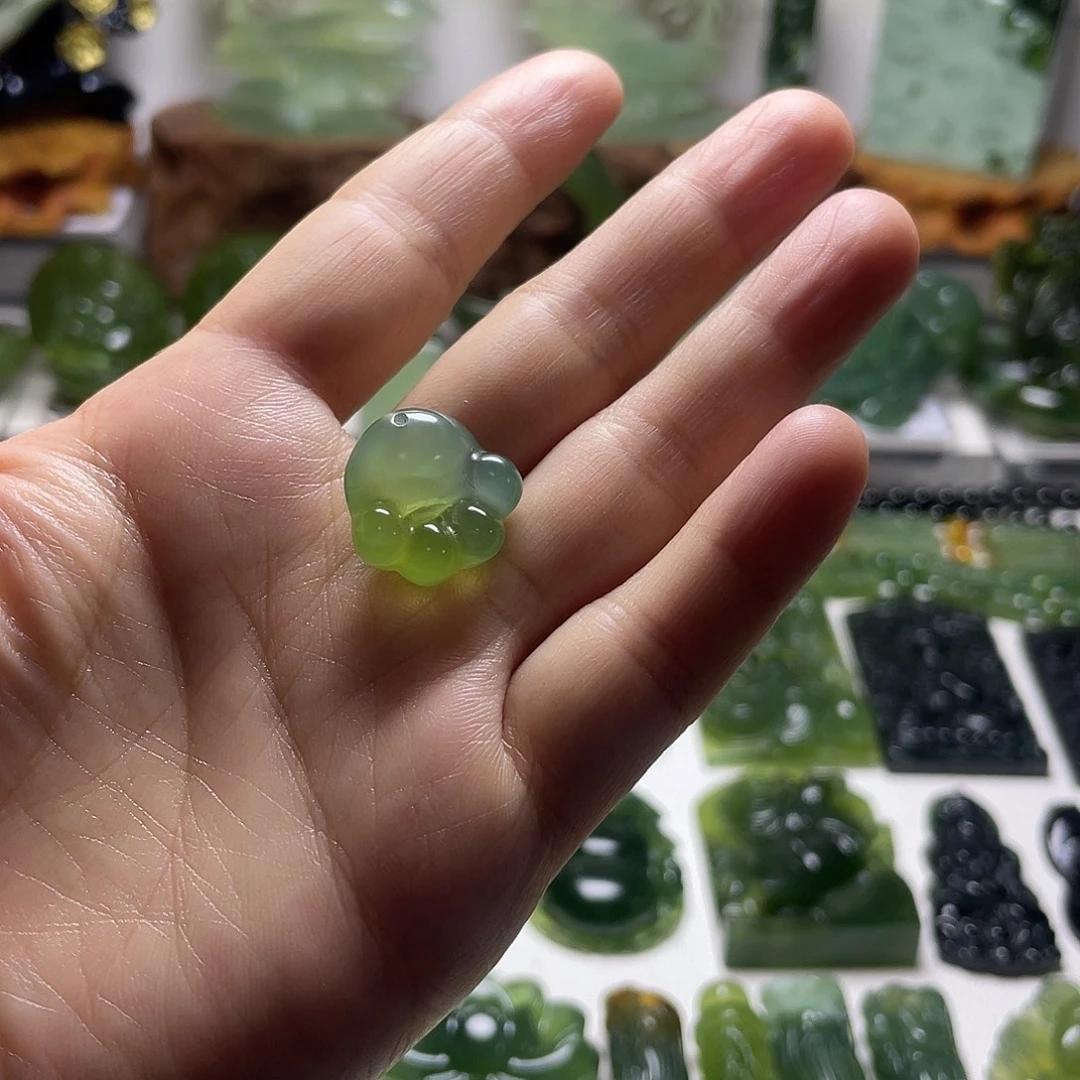 未镶嵌蛇纹石玉颈饰