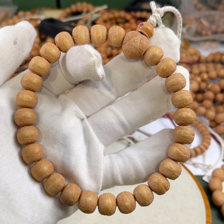 凤眼菩提手串J***s凤眼菩提手串18