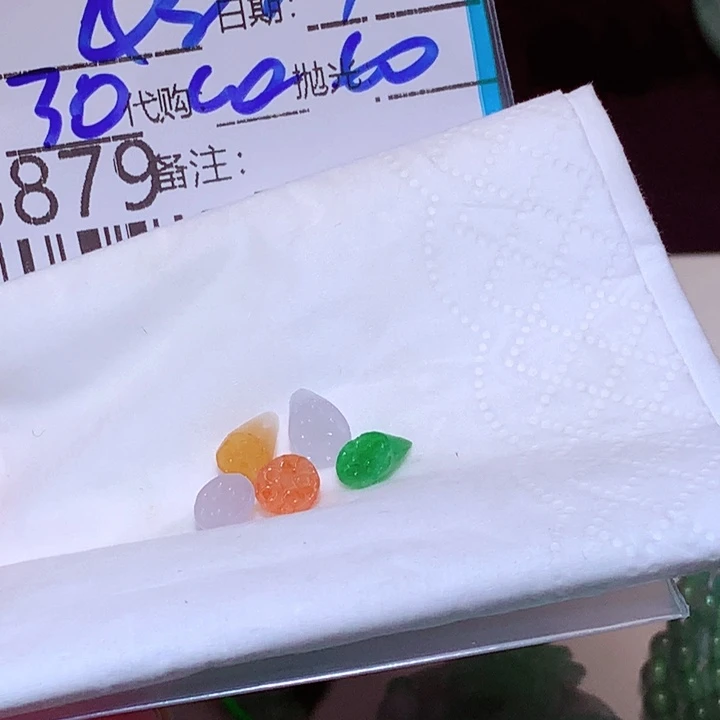 用***4翡翠未镶嵌颈饰bv