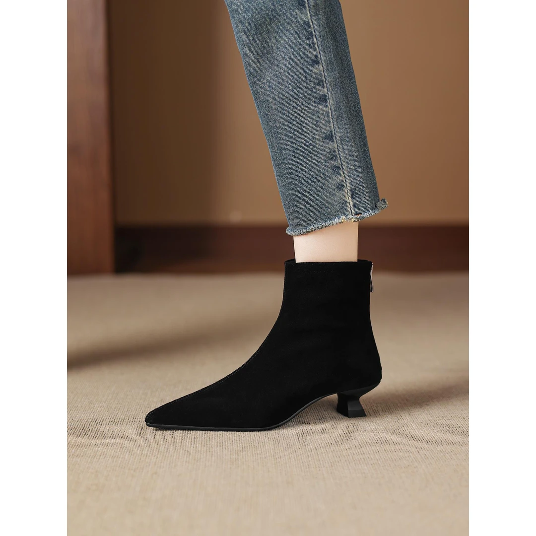 尖头短靴女2025秋冬季新款加绒大码磨砂翻毛皮小跟裸靴子猫跟踝靴