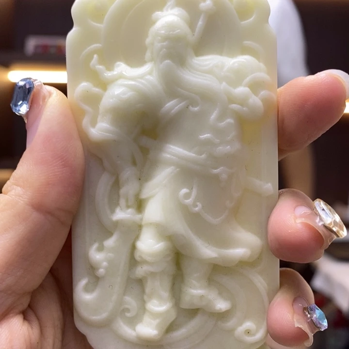 张***猪蛇纹石玉未镶嵌颈饰