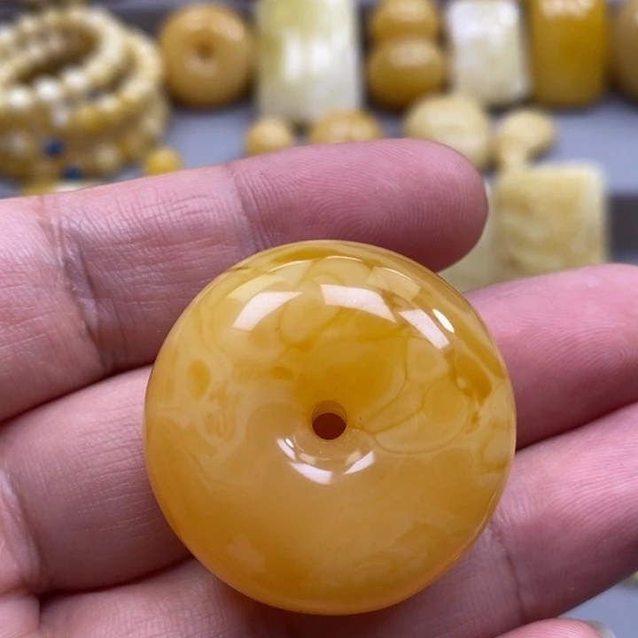 琥珀未镶嵌颈饰吊坠