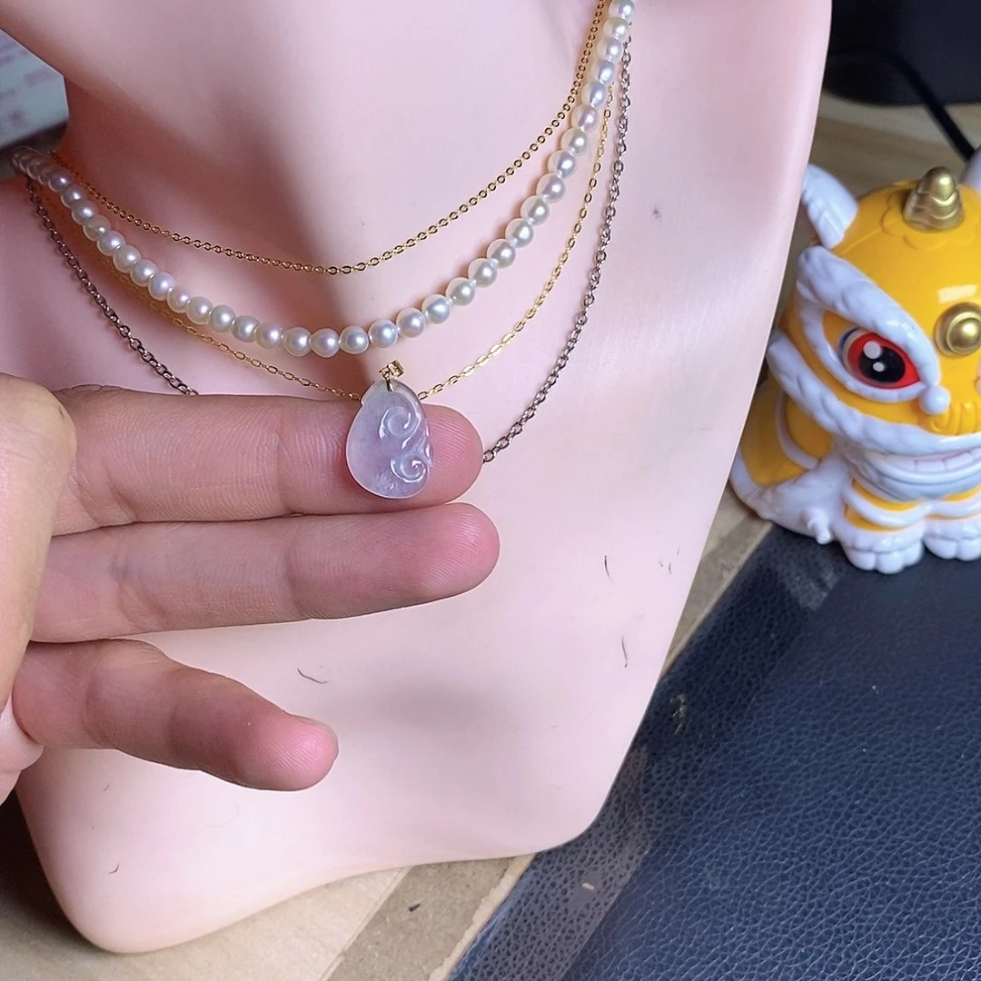 颈饰18K金镶嵌翡翠