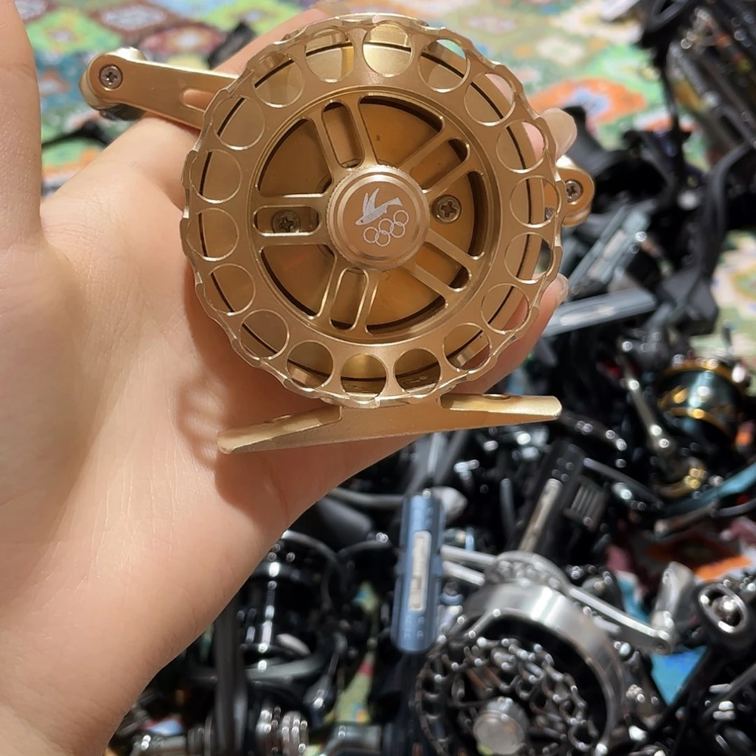 阀轮左手的金色款