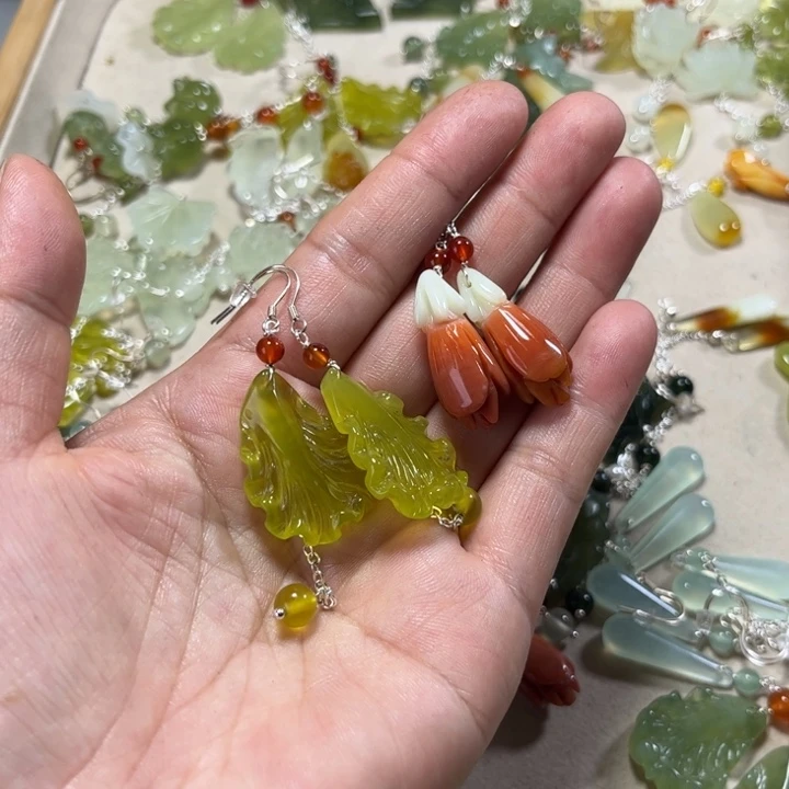 蛇纹石玉合金耳饰