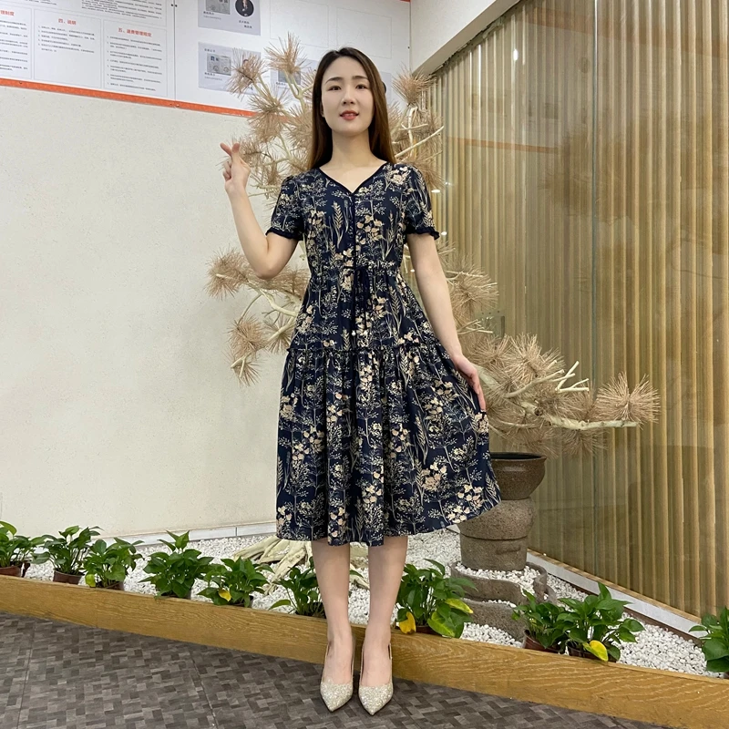 碎花时尚连衣裙女士夏季高端精致气质显高妈妈装2025新款印花中裙