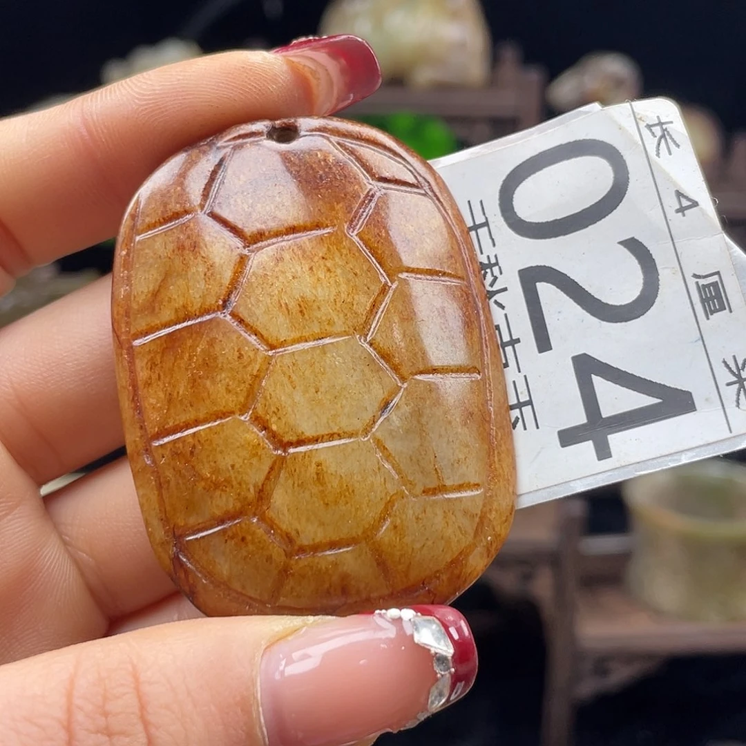 乾***宙和田玉未镶嵌颈饰