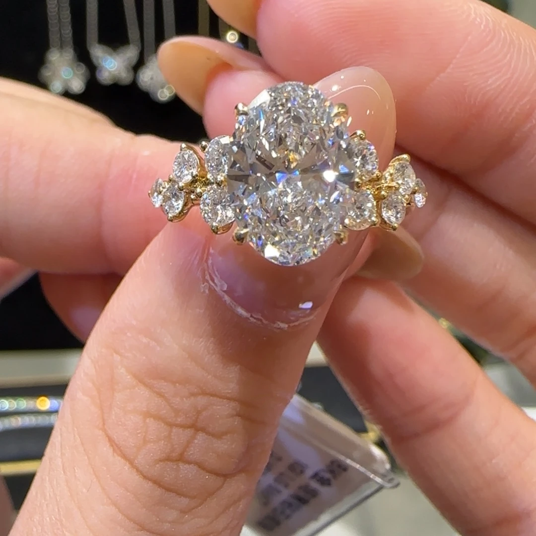 18K金镶嵌实验室培育钻石繁星椭圆2卡11-15圈