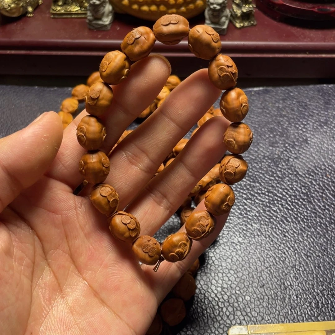 龙纹桃核雕刻瑕疵元宝