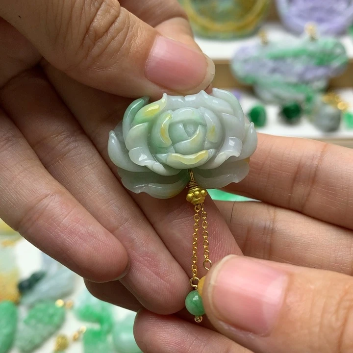 颈饰未镶嵌翡翠小*?翡翠