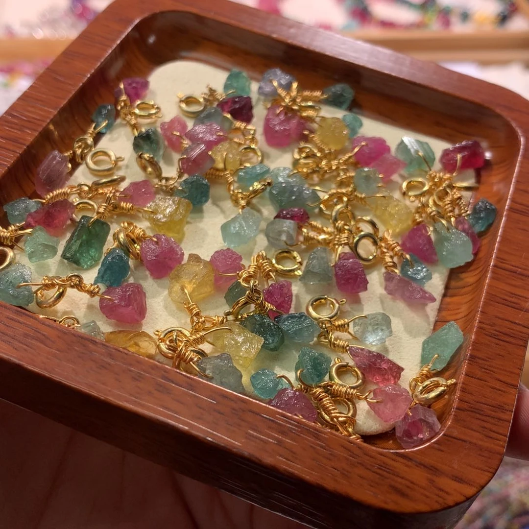 吊坠未镶嵌碧玺多样性发其一