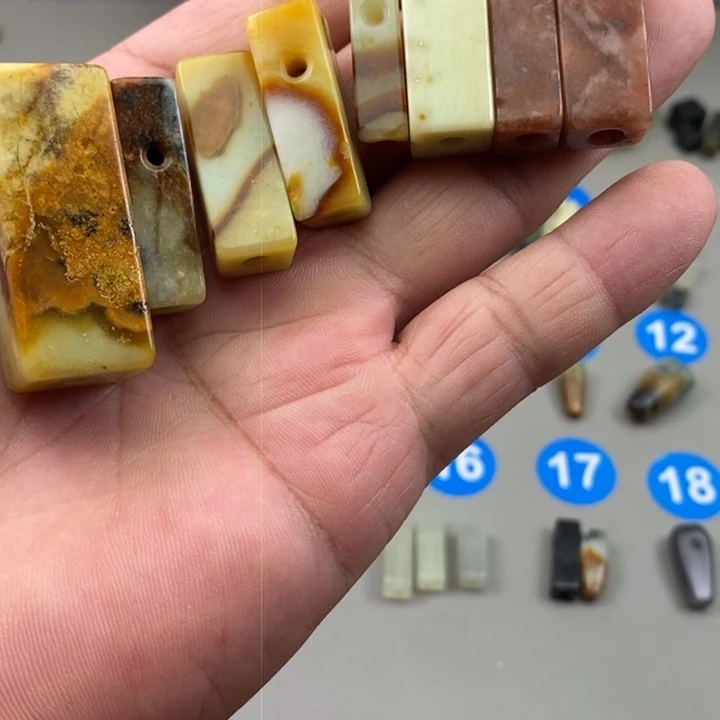 秋****蛇纹石玉未镶嵌文玩配饰百搭款式