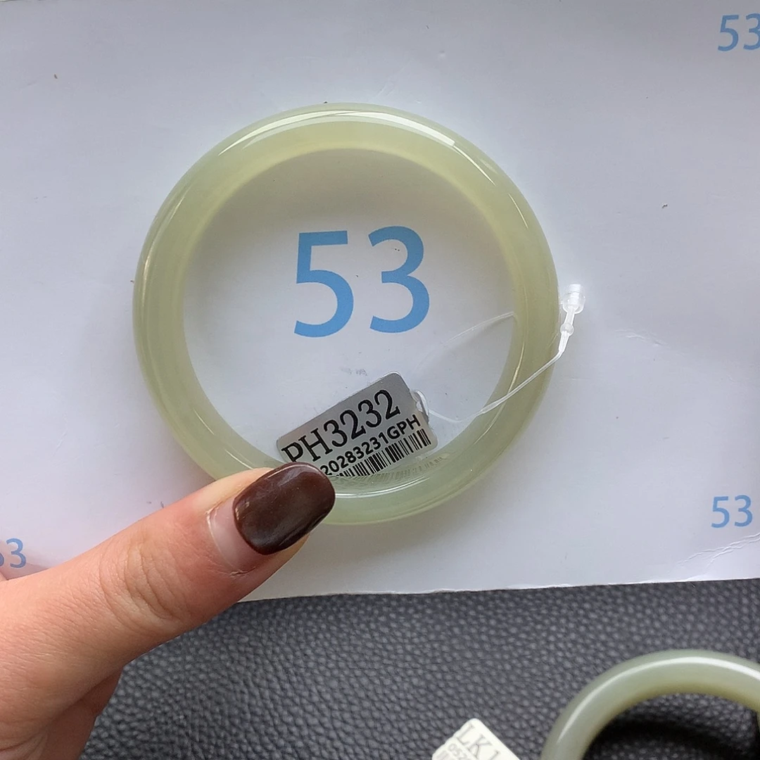 奕***安和田玉未镶嵌手镯