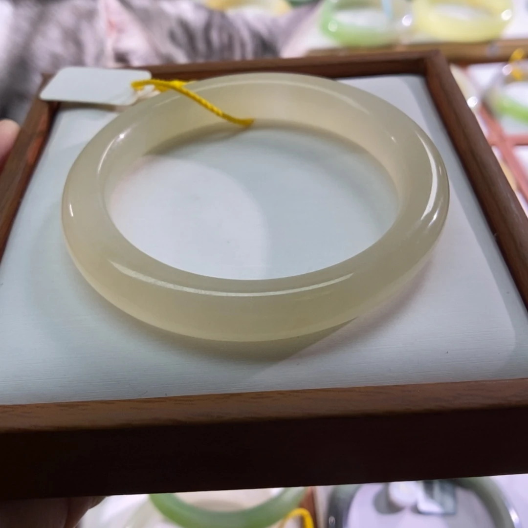 【闪购商品】未镶嵌手镯和田玉