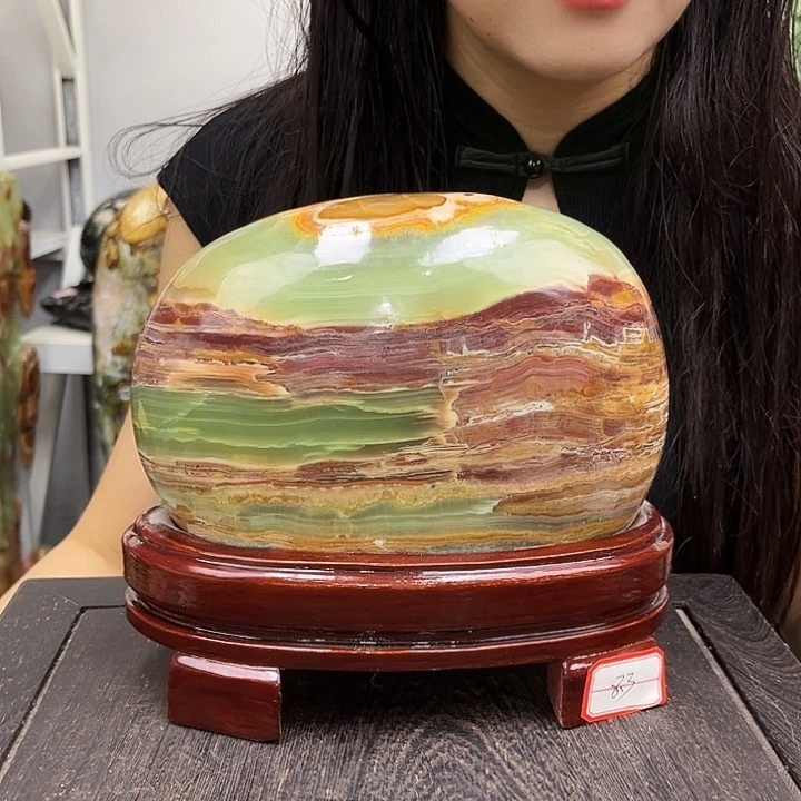 如*奇石玉石等众多家居用品