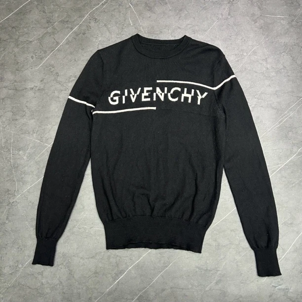 99新 Givenchy/纪梵希 s码 错位字母LOGO 针织衫
