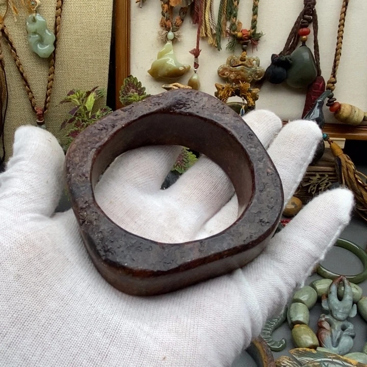 岫岩河磨玉（透闪石质玉）挂件未镶嵌人****l