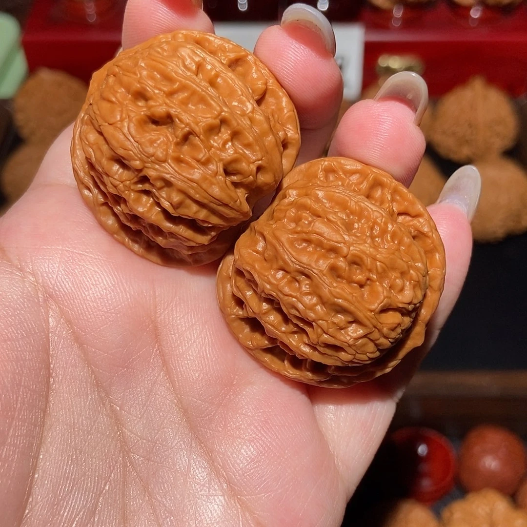 文玩核桃吊坠龙胆