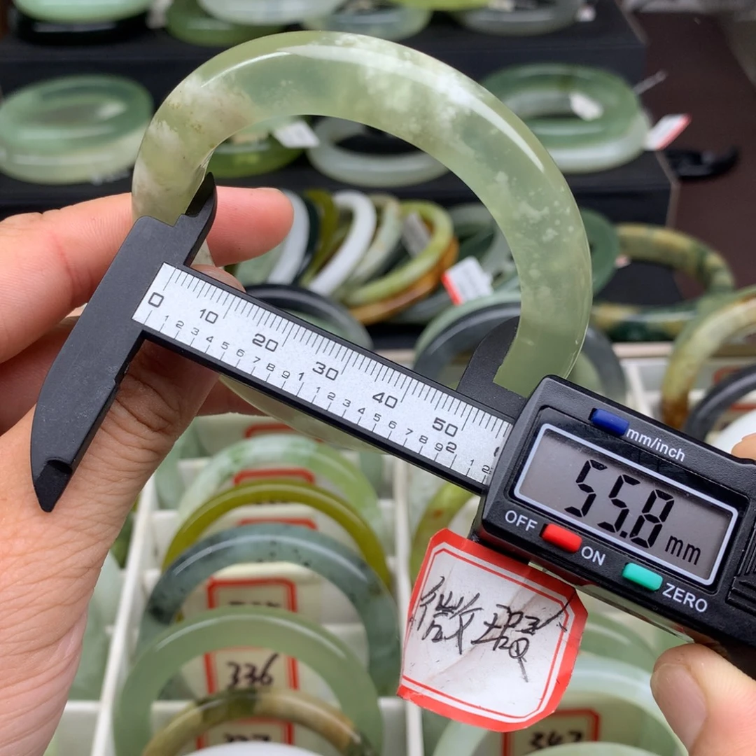 蛇纹石玉未镶嵌手镯343