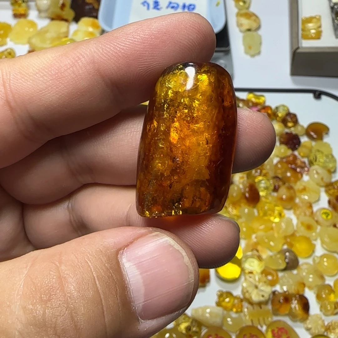 琥珀未镶嵌裸石虫珀