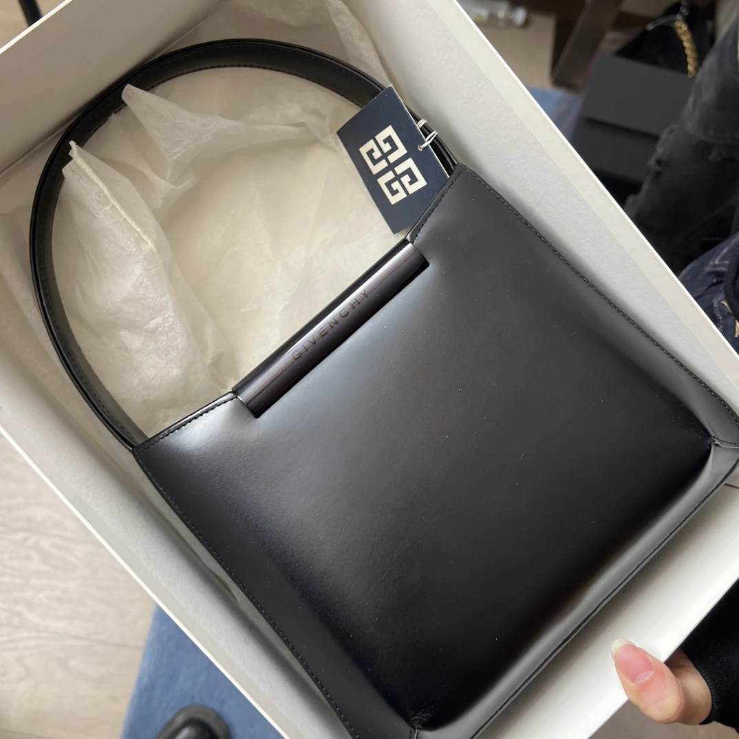 95新 Givenchy/纪梵希 夏七中古/纪梵希全套/单肩包