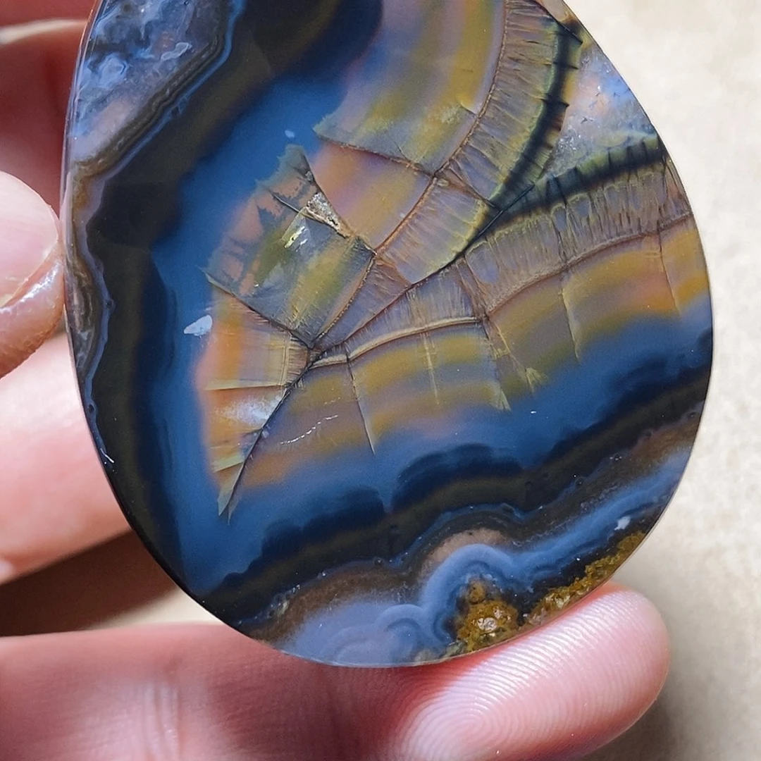 玛瑙/玉髓颈饰未镶嵌慕**子