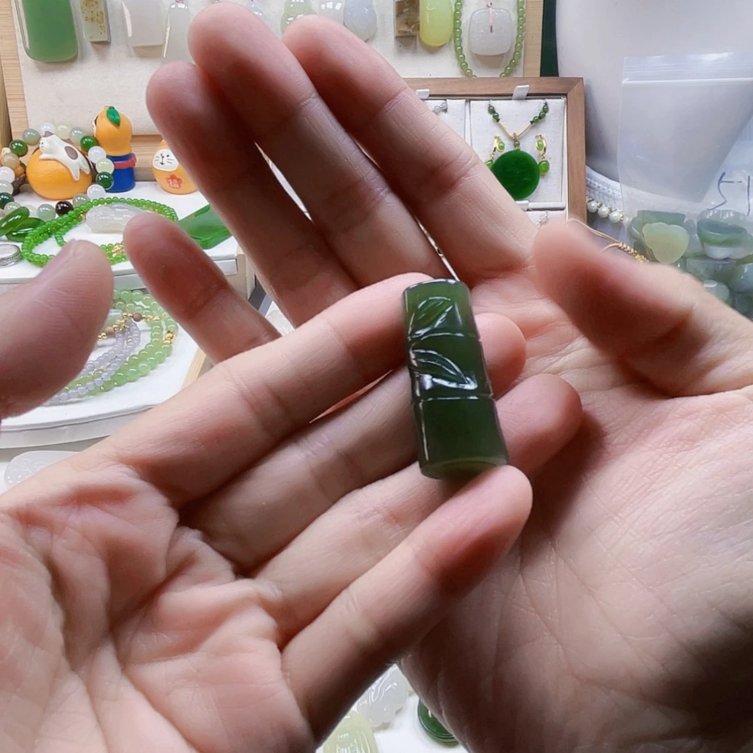 廋***子和田玉未镶嵌吊坠(不含链)