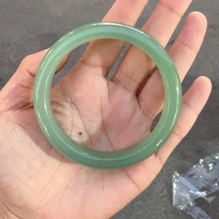石英质玉手镯未镶嵌荷*