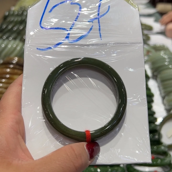 和田玉（糖玉）手镯未镶嵌大***?